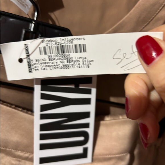 Lunya Washable Silk Tee Short Pajamas - Picture 3 of 3